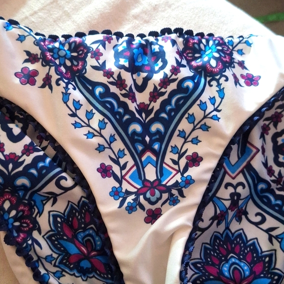 Reverseable 2 Piece Bekini - Picture 2 of 5